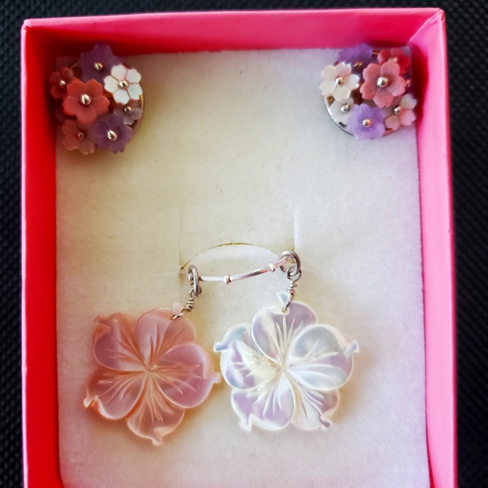 Necklace and earring set